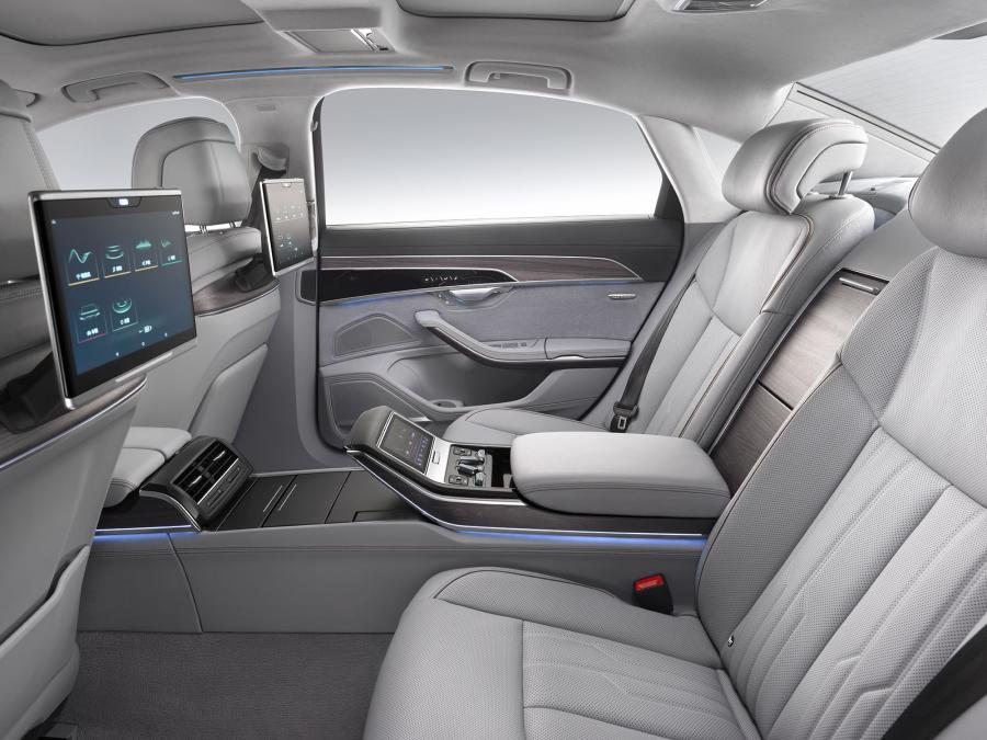 Интерьер Audi A8 L 55 TFSI Quattro (D5) 2017 года  (CN) (фото 6 из 13)